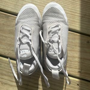 Kids US 13 NIKE WHITE🤍Air Boys or Girls!!